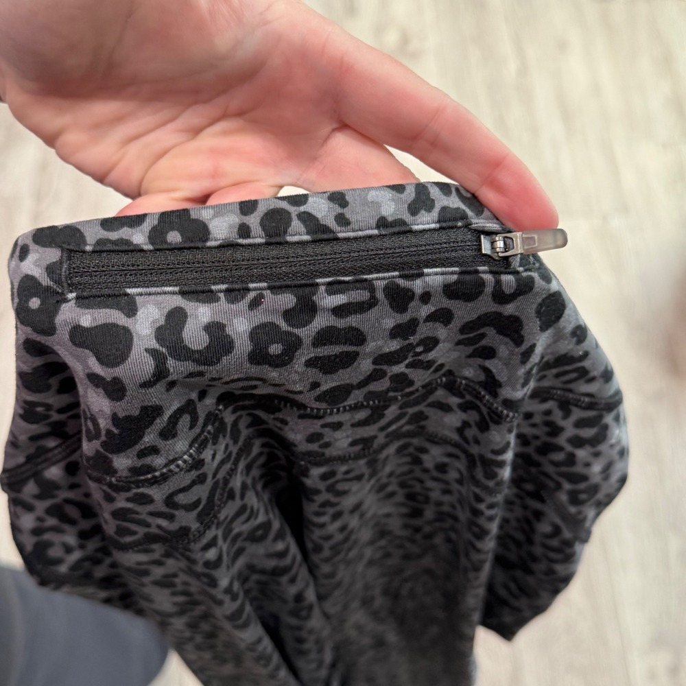 Nike Dri-FIT Leopard Print‎ Running Leggings Grey Black Small 839967-010 - Picture 3 of 8